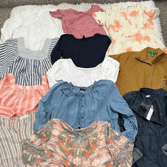 🕯️ Bundle of 12 Woman’s Blouses, Jacket & Dress Size XS - Picture 1 of 17